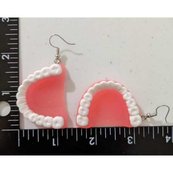 Dental Teeth Earrings Funny 3D Tooth Model Hygienist Dentist fun Gift - Picture 2 of 3